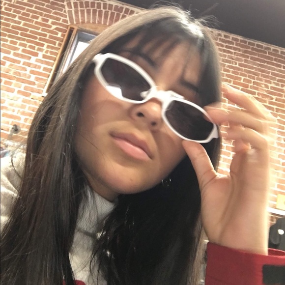 Meet your Posher, Alicia - Picture 1 of 1